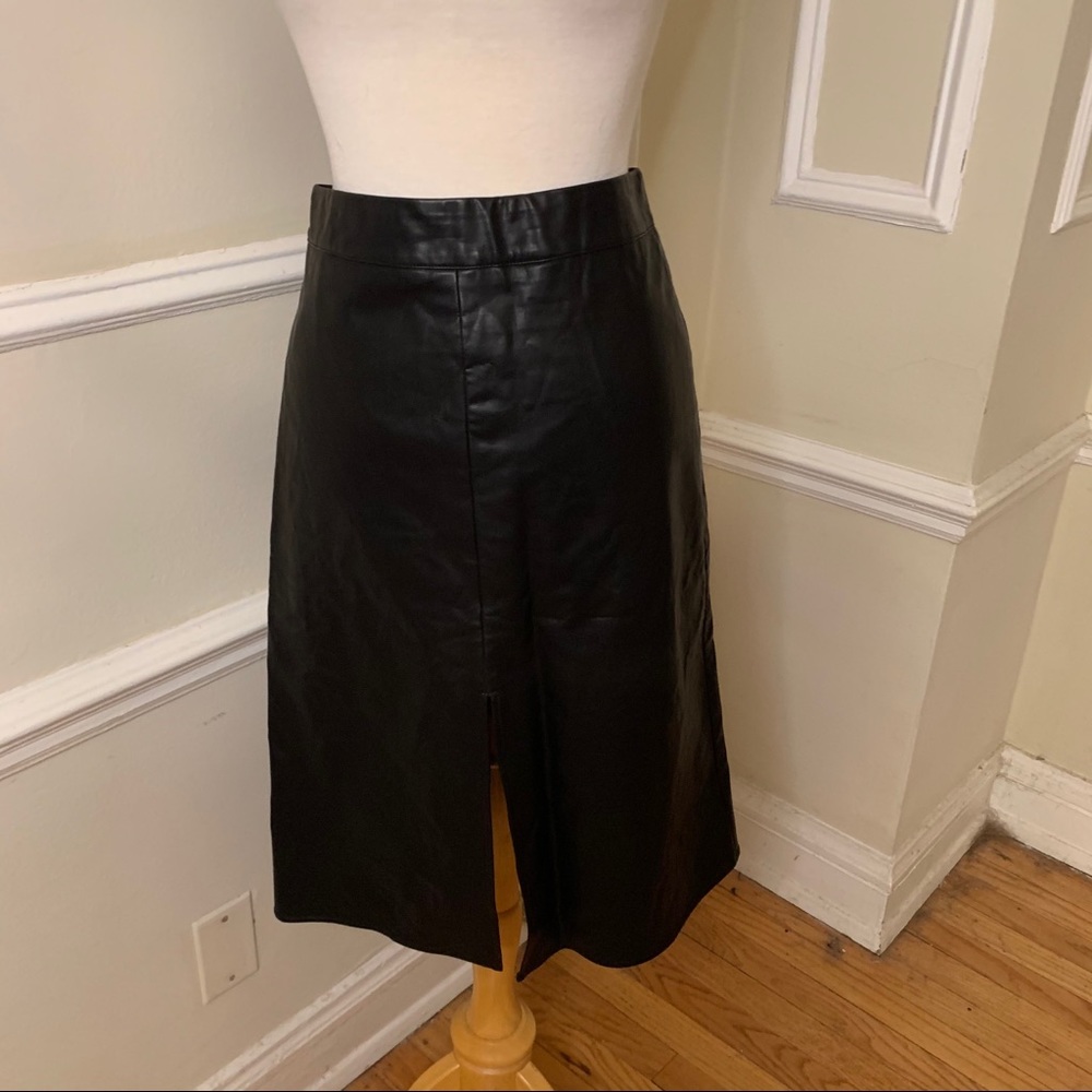 HOT leather pencil skirt! Center slit ❤️🔥